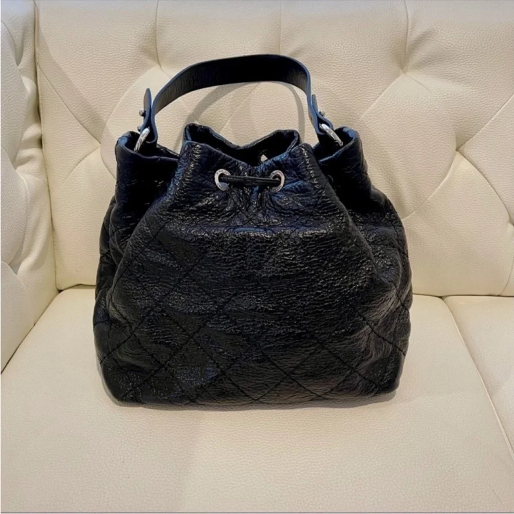 Chic Black Chanel Leather‎ Women's Bag - Picture 2 of 9